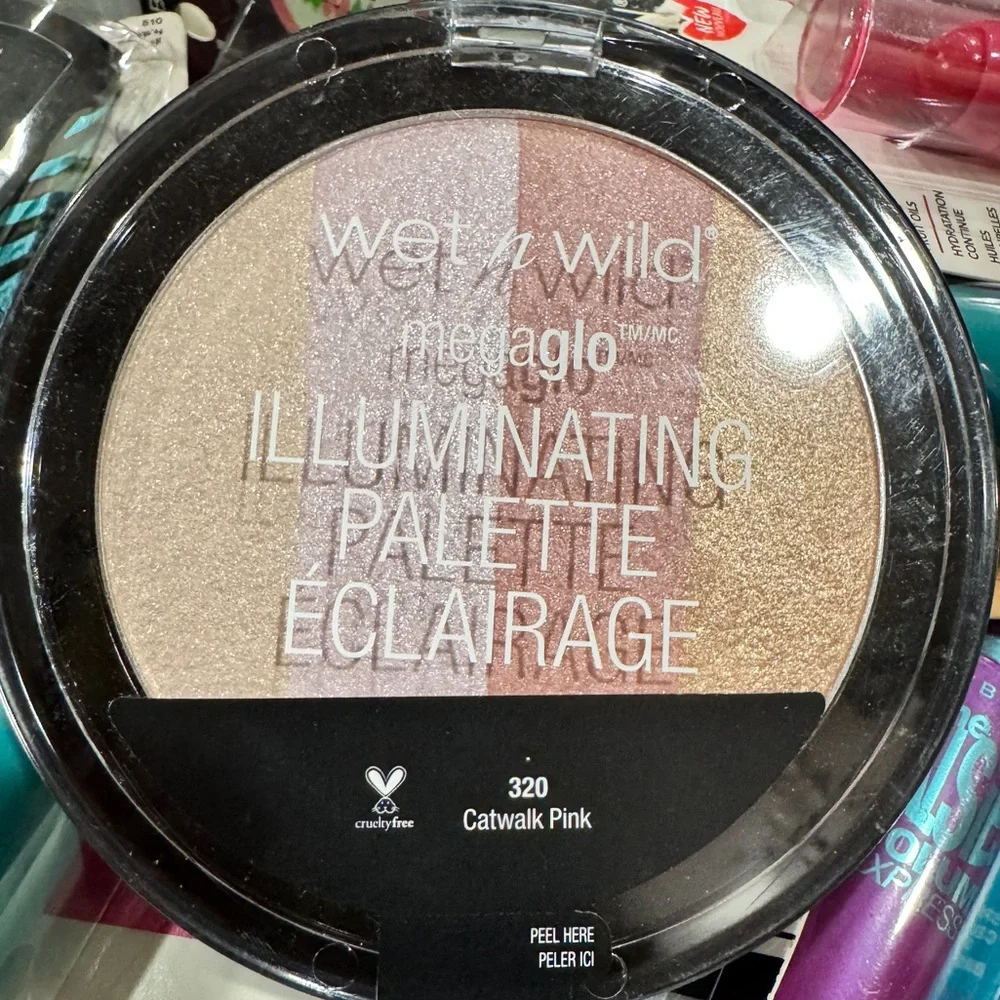 Wet n Wild MegaGlo Illuminating Palette - Shimmering Pink and Gold 320